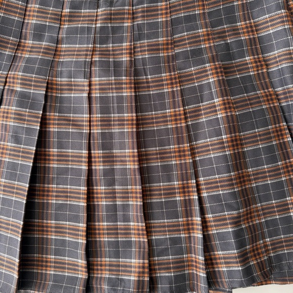 Stylish Plaid Mini Skirt in Gray and Brown - Picture 2 of 5